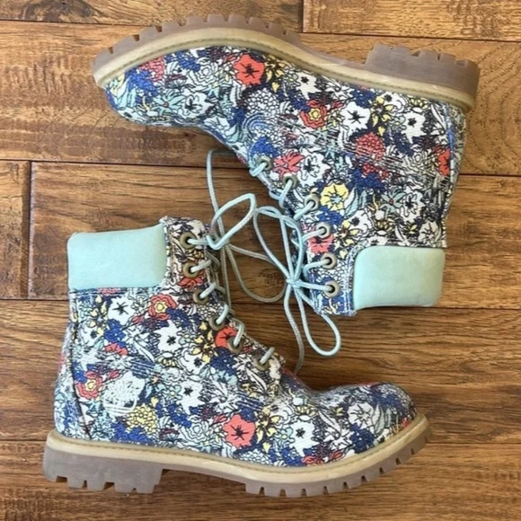 Timberland Women's 6 Inch Premium Fabric Boots Multicolor Floral Size 6.5 - Picture 2 of 13